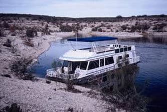 59 Deluxe Houseboat