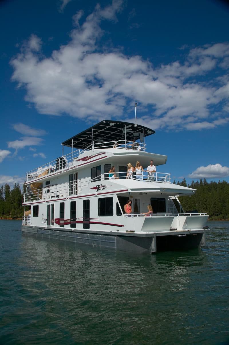 65 Titan Houseboat