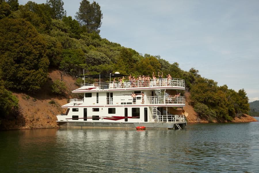 65 Titan Houseboat