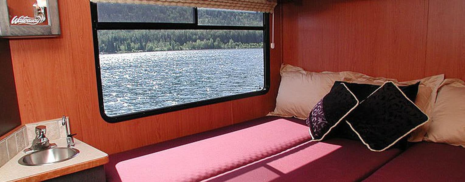 70 Genesis Houseboat