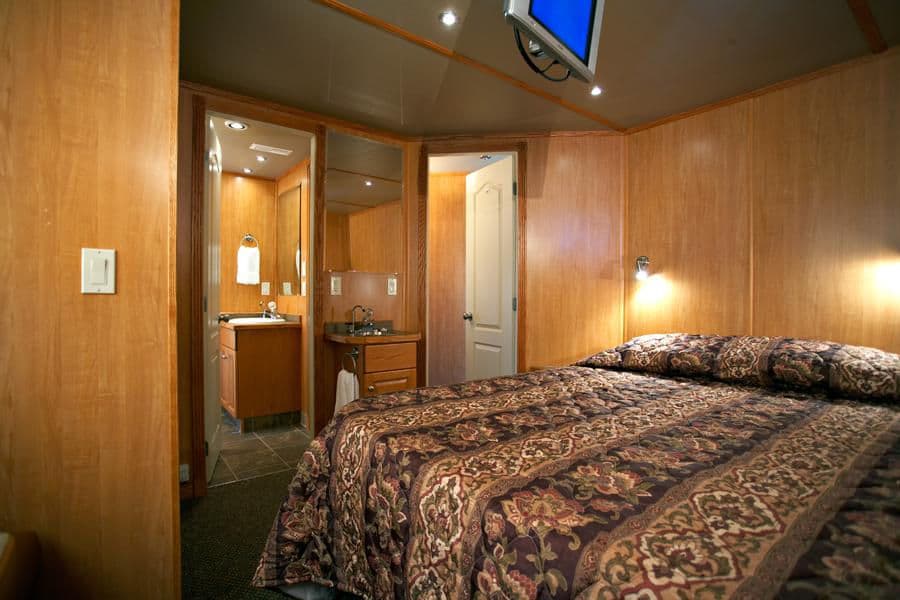 75 Excursion Houseboat