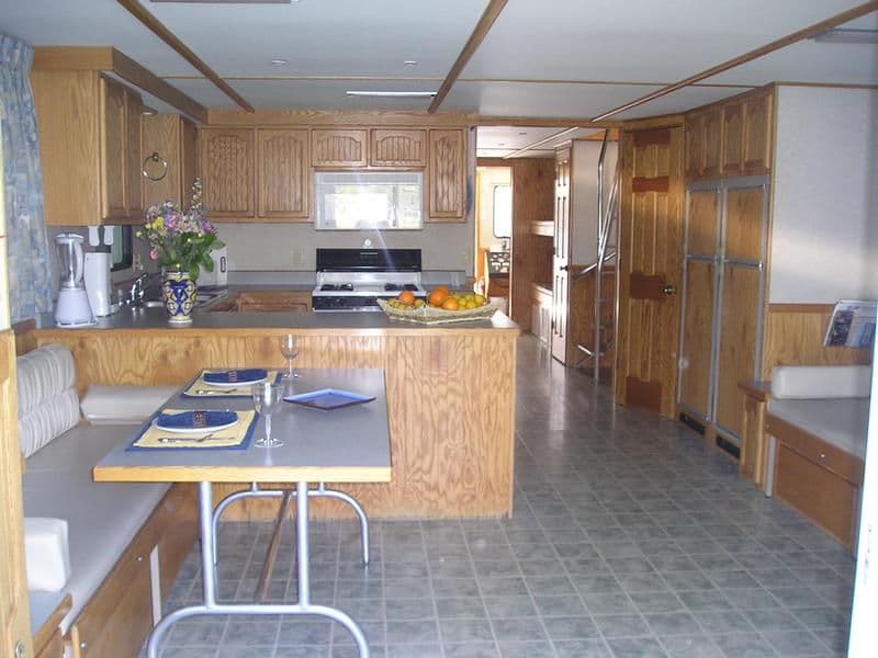 Horizon Houseboat