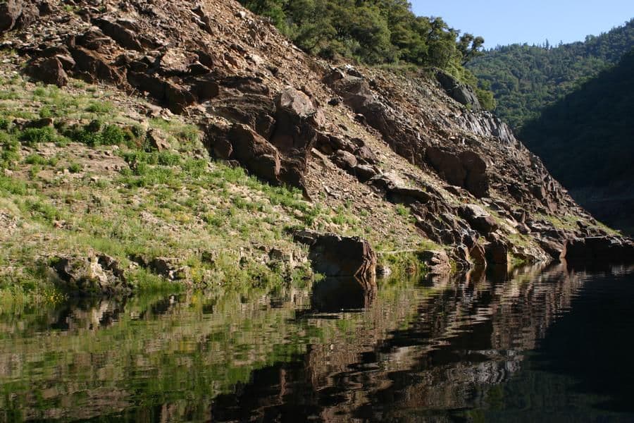 Mirrored natural beauty on the edges of Lake Oroville