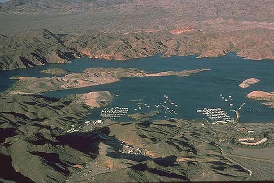 Houseboats of all shapes and sizes ready for rental