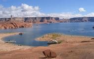 Big groups combine houseboats for an even bigger vacation