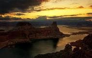 A beautiful sunset at Lake Powell