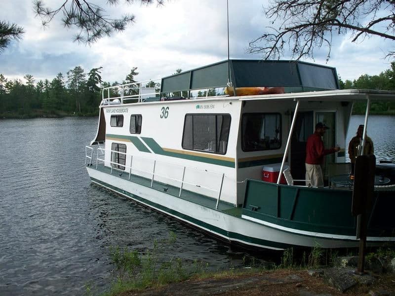 Minnitaki Houseboat