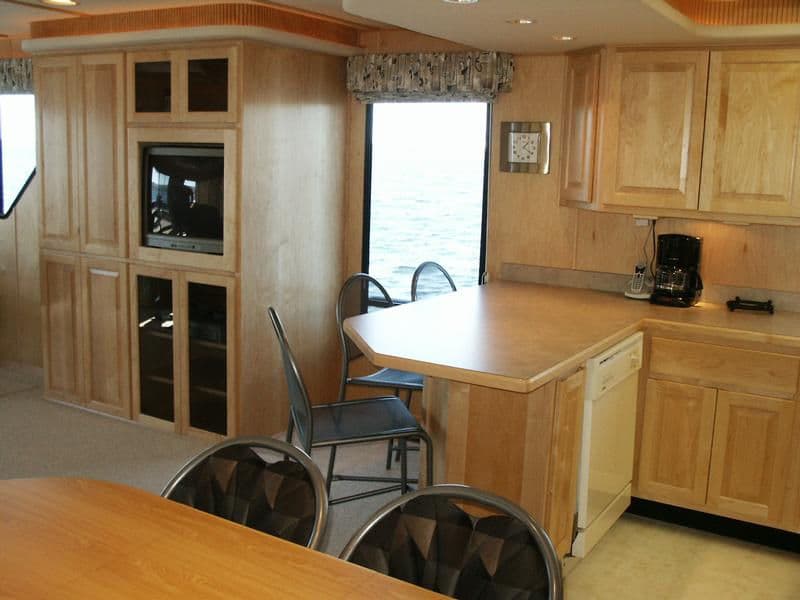 Presidential Series Houseboat