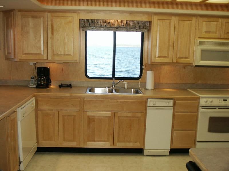 Presidential Series Houseboat