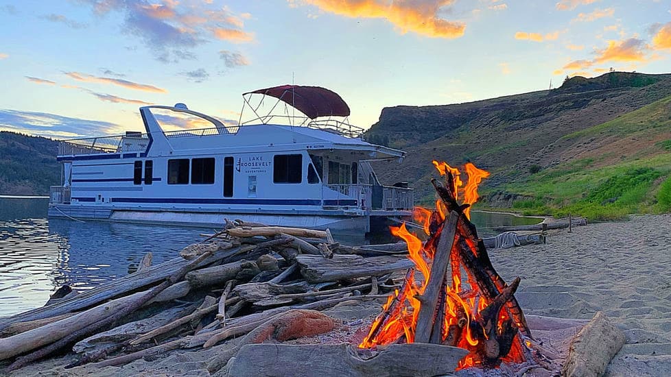 A Secluded Beach on Lake Roosevelt