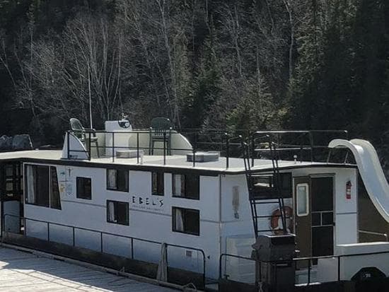 50 Voyageur Class Houseboat