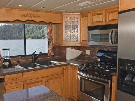 65 Titan Houseboat