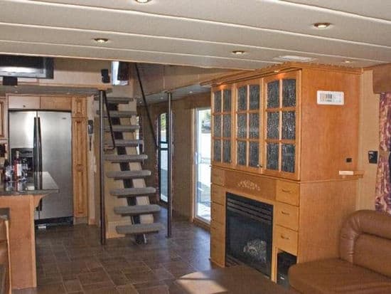 65 Titan Houseboat