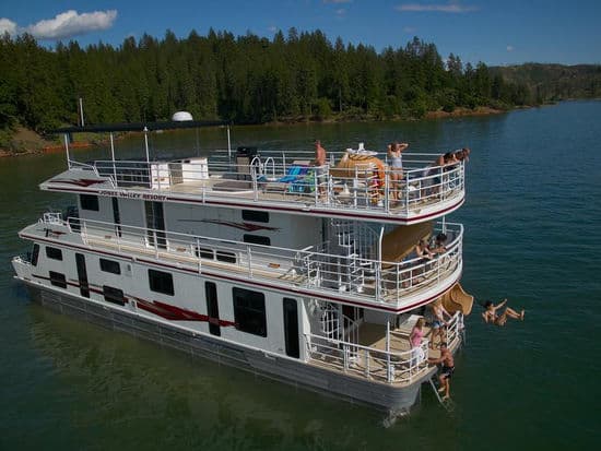 65 Titan Houseboat