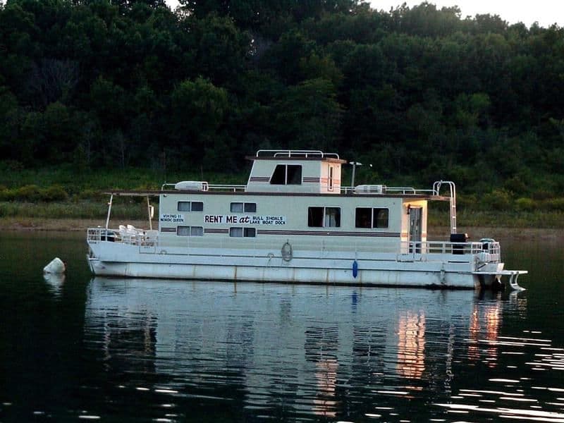 A houseboat has the best view on the lake Photos