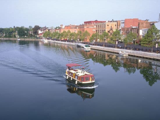 You'll pass through many towns on your houseboat trip