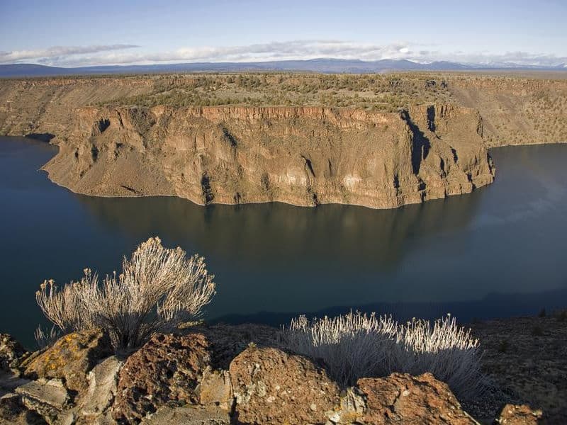 A desert climate surrounds the pristine waters Photos