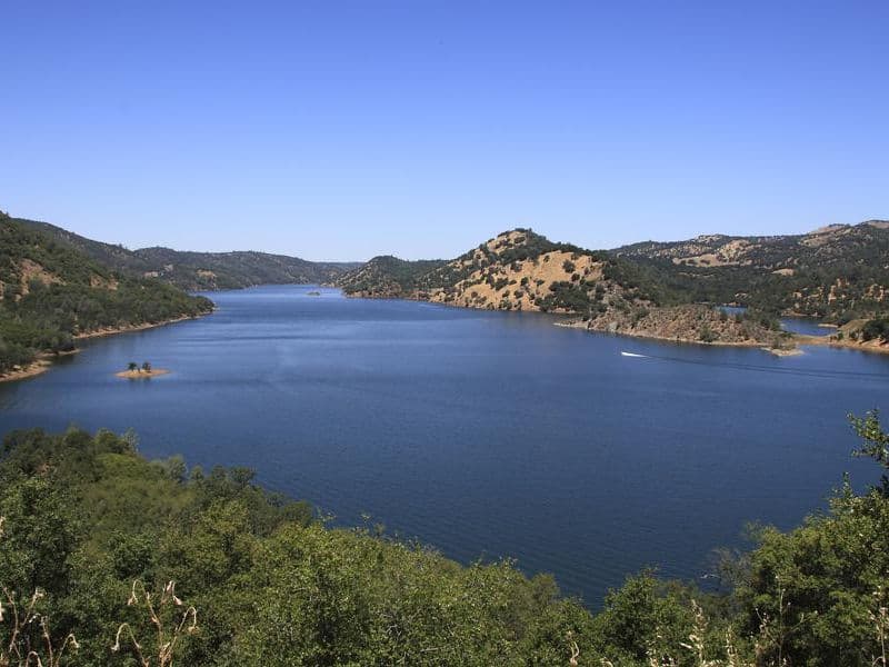 Lake Don Pedro offers a breath of fresh mountain air Photos