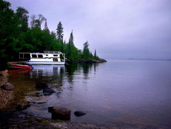 Minnitaki Houseboat