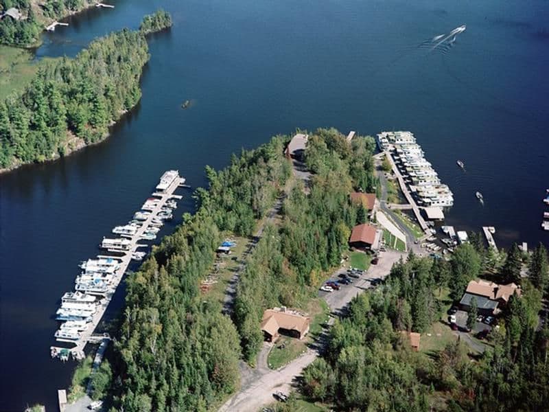 Houseboats of all shapes and sizes available for rent Photos