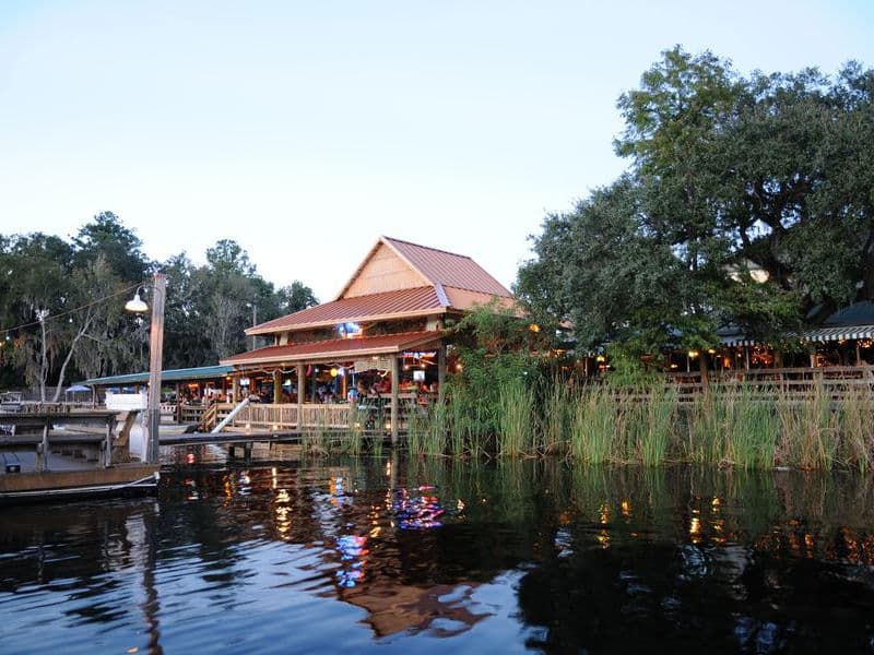 Stop by restaurants on shore for a delicious early dinner with a view Photos