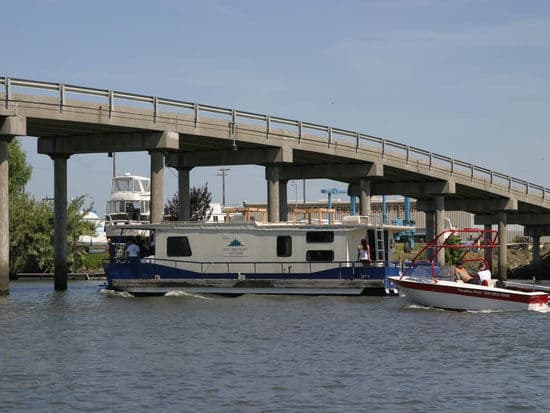 Summit Houseboat