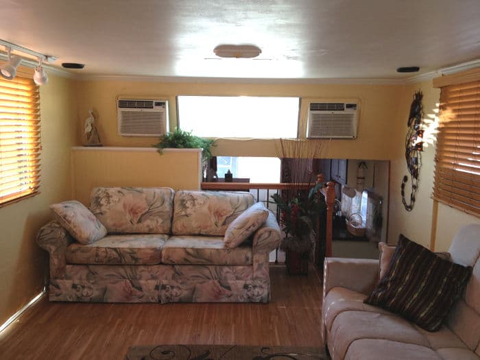 Tobbie Dee Houseboat Living Area