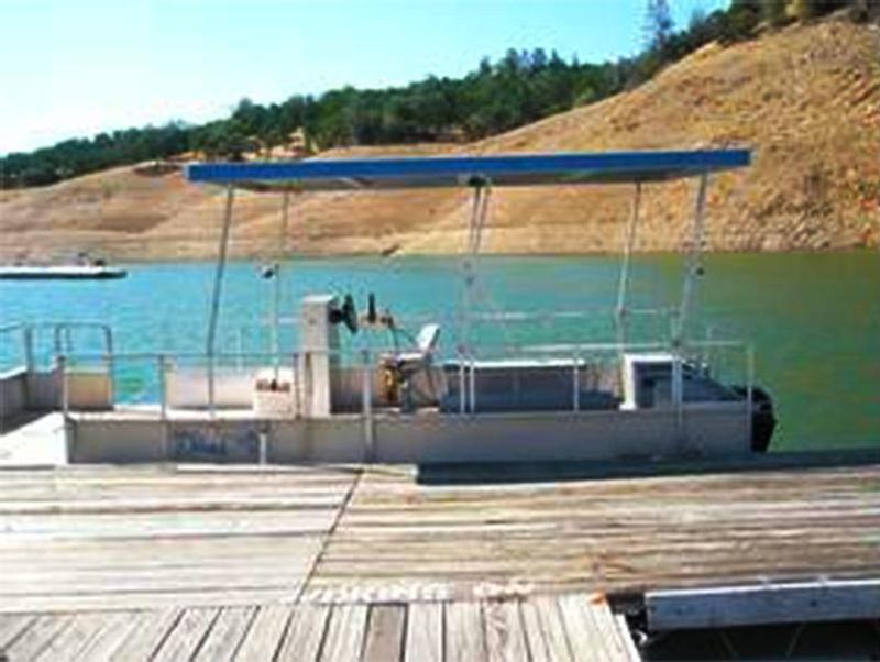 Lake Oroville - 22 Foot Patio Boat Forever MeDia 1 800x600