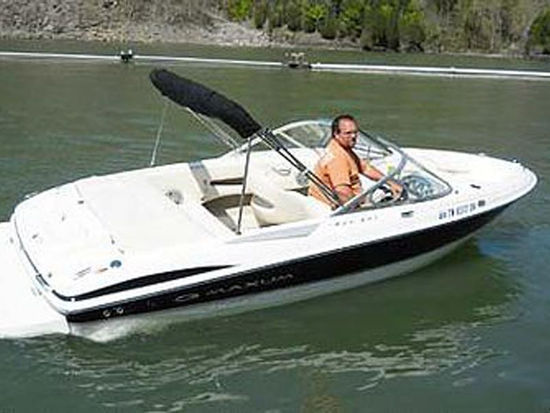 18-foot Maxum Ski Boat