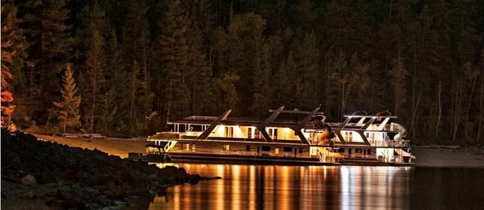 Lake Shuswap Houseboat Rentals and Vacation Information